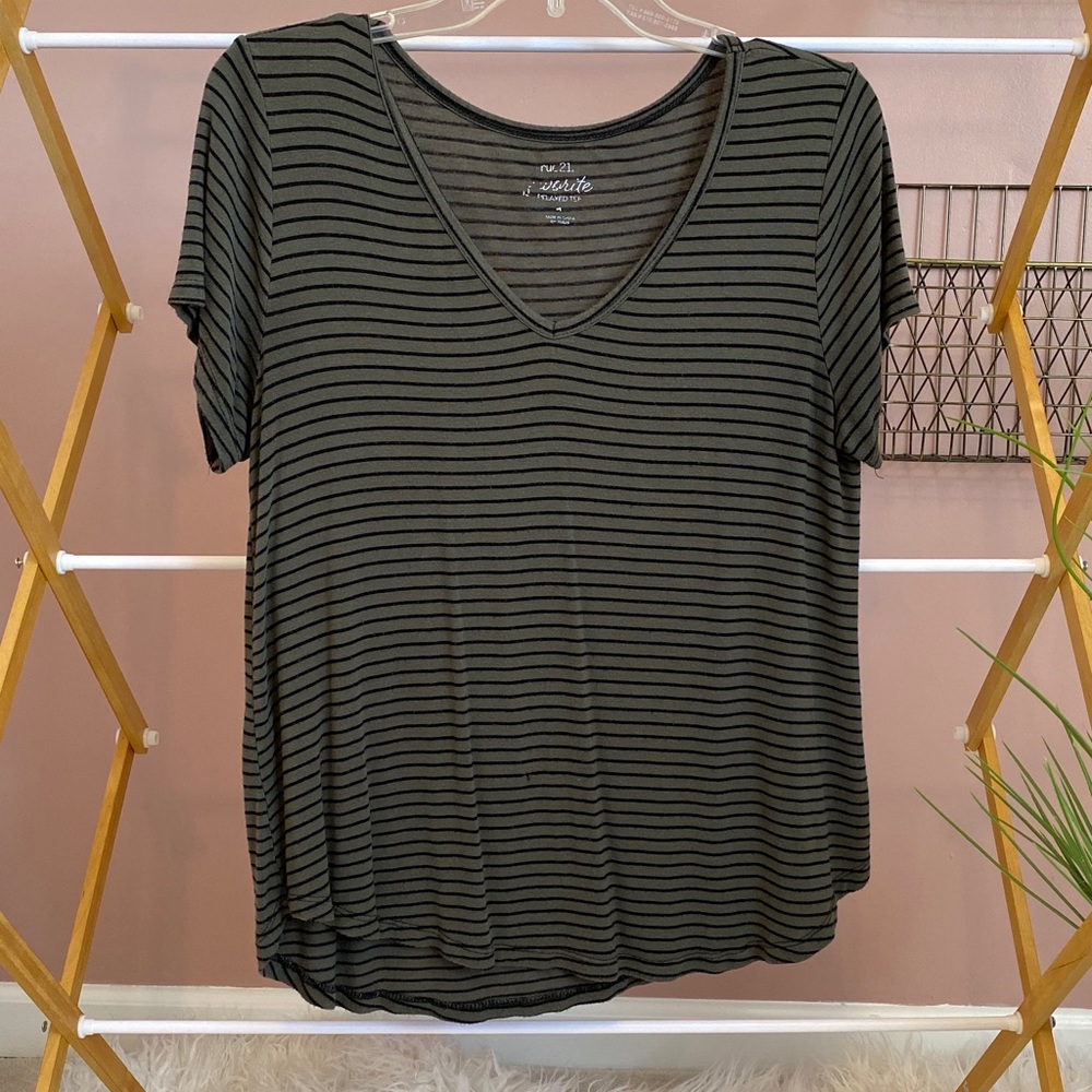 Stripped relaxed V neck tee